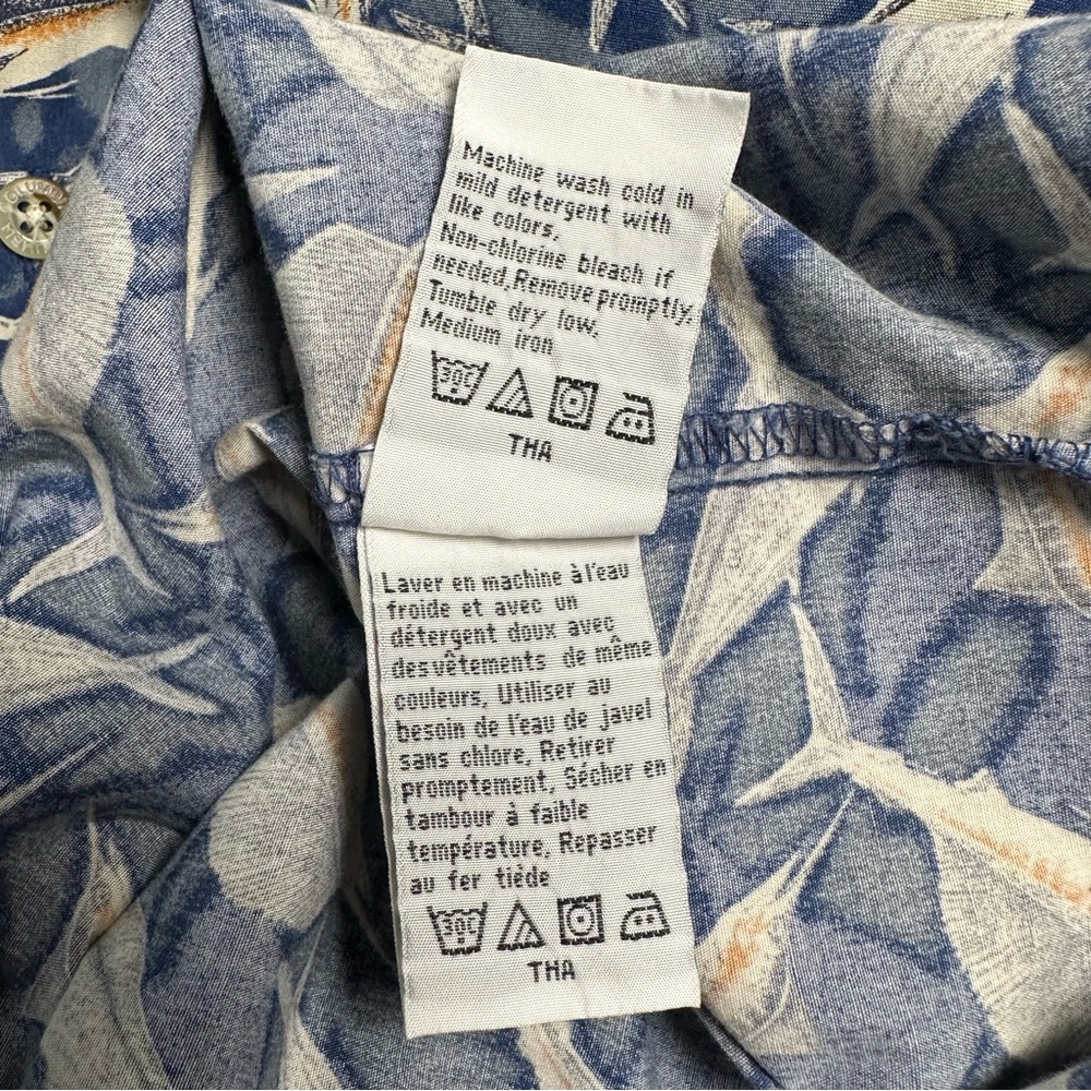 Vintage Columbia Button Down Shirt
Men’s Size XL – Fish Print – Short Sleeve - Picture 9 of 9